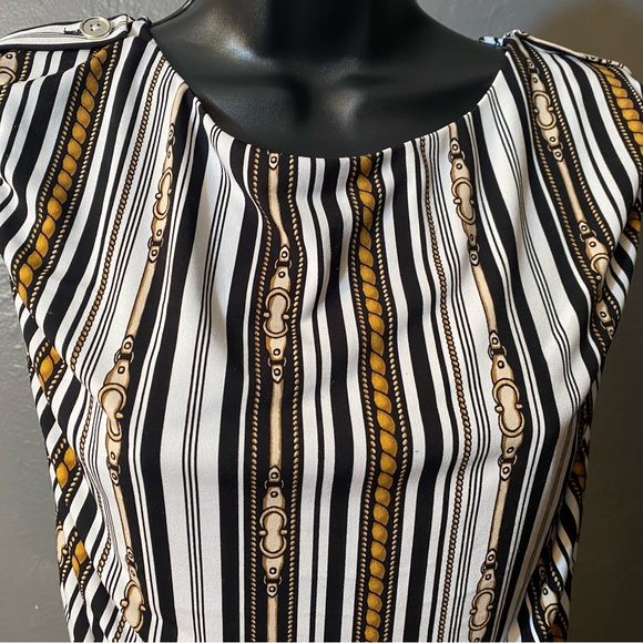 Premise equestrian motif striped sleeveless top with front rushing - Picture 2 of 16